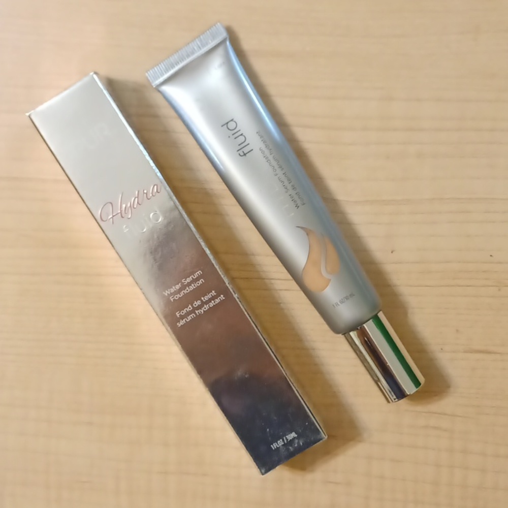 Pur Hydra fluid Water Serum Foundation Light
